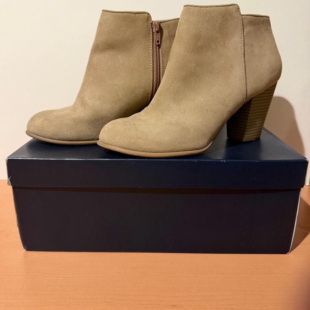 Old Navy Women's Beige Ankle Booties
